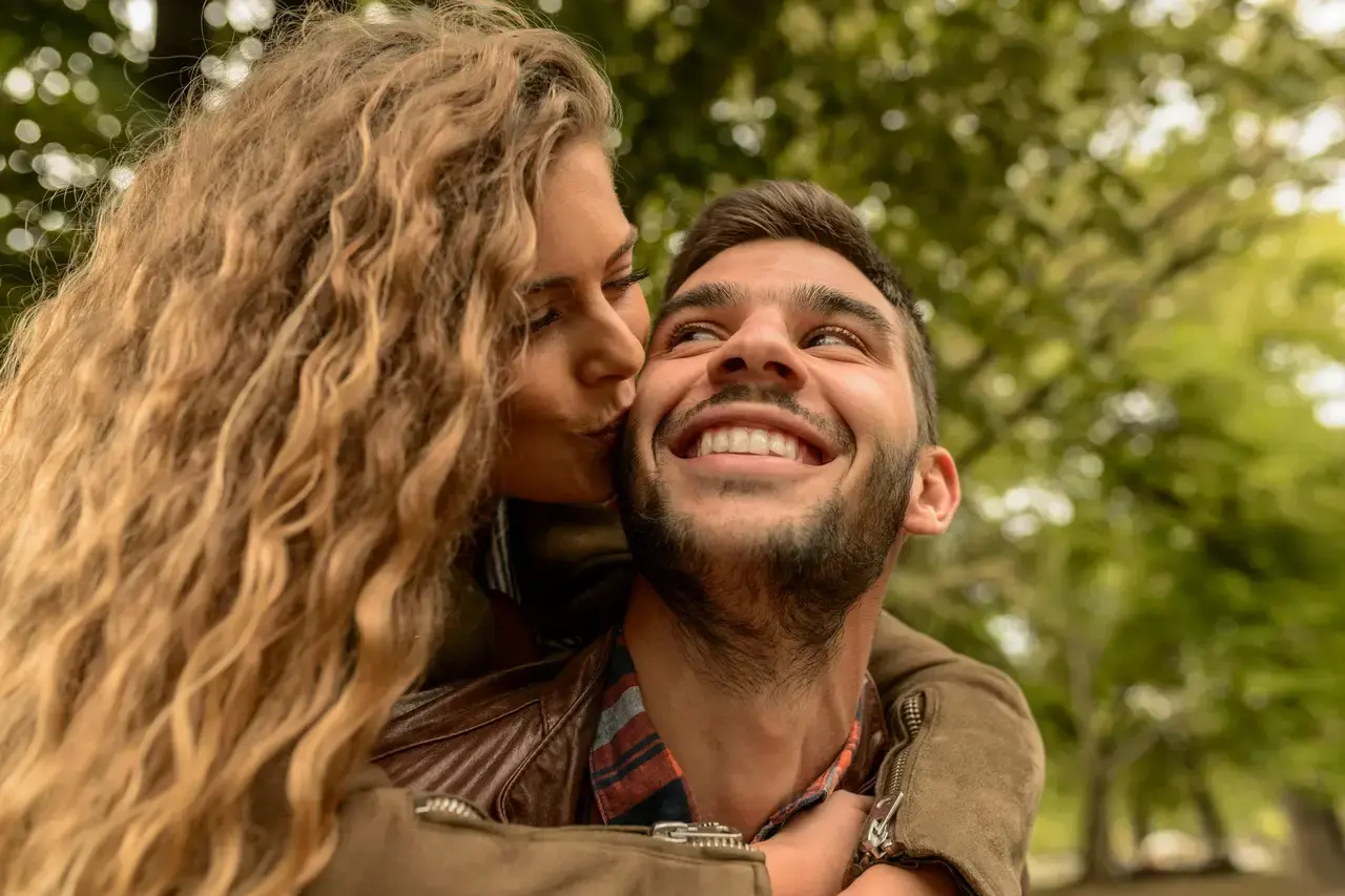 Cómo saber si le gustas a alguien 15 señales claras
